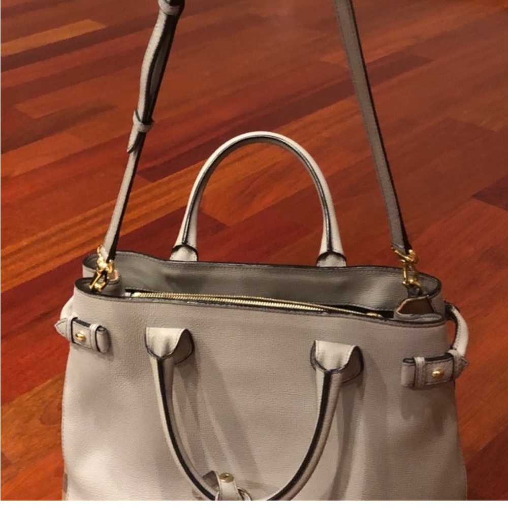 Burberry banner tote bag..
